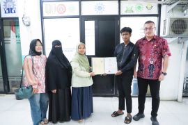 Legislator tebus ijazah siswa yatim di Jakarta agar bisa melamar kerja