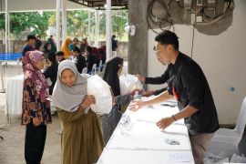 Diawali dari Tuban, Pertamina bantu masyarakat prasejahtera penuhi kebutuhan pokok melalui pasar murah