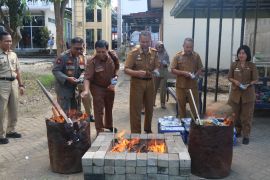 Pemkab Blitar musnahkan 55.964 dokumen kependudukan tak berlaku