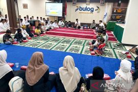 Dirut Bulog bersama anak yatim doakan ketahanan pangan RI di Jayapura