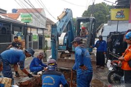 Jalan Assirot amblas, Pemkot ganti dengan saluran beton "box culvert"