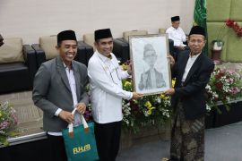 Jejak pengabdian 70 tahun Prof. Erfan Soebahar diabadikan dalam buku biografi, UIN Walisongo gelar seminar dan launching