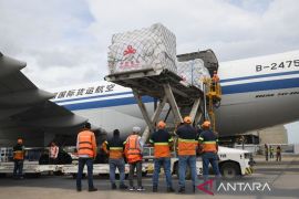 Kiriman pertama bantuan korban gempa dari China tiba di Venezuela