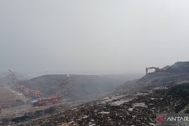 Kebakaran TPA Jatiwaringin disebut tinggal tersisa 30 persen