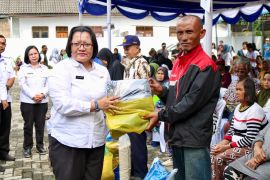 Dinas Sosial Pematangsiantar salurkan bantuan sandang pangan kepada 1.456 penerima manfaat