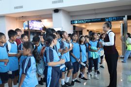 Bandara Sentani kenalkan dunia kebandarudaraan bagi generasi muda