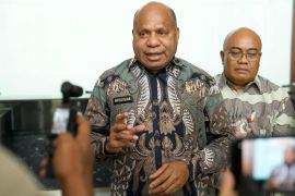 Gubernur Papua sebut pembangunan jalan darat Jayapura-Nabire jadi prioritas konektivitas