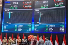 Pasar modal RI antarkan dua emiten himpun dana Rp517 miliar lewat IPO