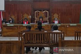 Hakim pertanyakan hubungan Moettaqien dengan Faisal Hasrimy dalam sidang korupsi smartboard