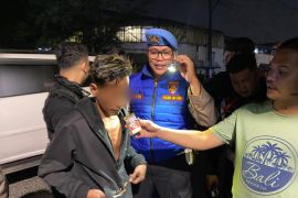 Razia Polres Jakbar ringkus pria pembawa paket sabu