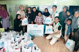YBM PLN salurkan paket sembako untuk penyandang disabilitas di Banjarmasin