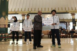 Juara umum Popda DIY 2026, Pemkab Sleman berikan penghargaan kepada atlet