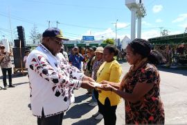 Pemprov Papua Pegunungan salurkan Rp50 juta modal usaha bagi pelaku UMKM OAP