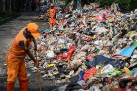 Legislator minta DLH DKI tata sistem pengangkutan sampah