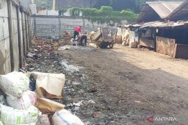 DKI kemarin, edukasi cegah TBC hingga tumpukan sampah di Cakung