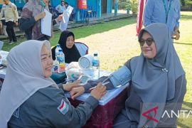 Apical gelar pemeriksaan kesehatan dan pengobatan gratis bagi masyarakat di Sungai Sembilan