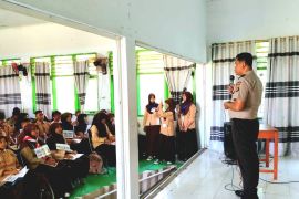 Polisi bentengi siswa baru SMP di Gorontalo dari bahaya NAPZA