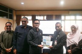 Pemkab  Paser serahkan dokumen rancangan KUA-PPAS 2027 ke DPRD