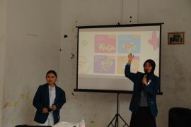 Mahasiswa Prodi Bahasa Asing Terapan SV Undip edukasi lingkungan untuk anak Panti Asuhan Manarul Mabrur Semarang