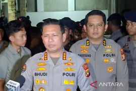 Polisi menyita dokumen-komputer saat geledah lokasi ke-13 kasus korupsi