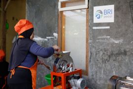 Program AURA BRI Peduli perkuat kapasitas usaha Kelompok Usaha Wanita di Bogor
