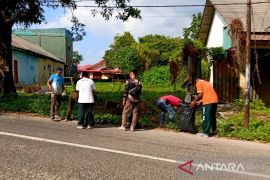 Satpol PP Natuna kampanyekan kebersihan lingkungan ke warga