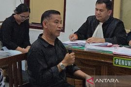 Bahrun Walidin ungkap dugaan aliran dana pada sidang korupsi smartboard Langkat