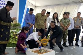 BP Batam hias  ikon bundaran bandara dengan ikon Melayu