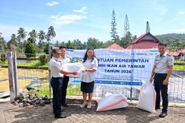Warga binaan Lapas Manado budi daya ikan lele
