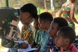 Satgas Yonif 511 bentuk kelompok belajar dorong semangat generasi muda Kampung Tima