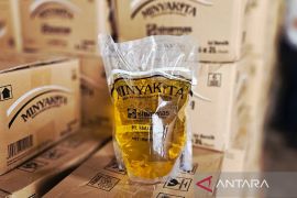 Bulog Natuna tambah stok minyak goreng 9.600 liter