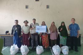 YBM PLN UIW NTB tebar kepedulian di Montong Gading Lombok Timur