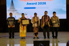 Ari Dwipayana terima Prajaniti Dharmaraha Award 2026