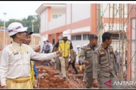 Plt Bupati Kuansing tinjau sekolah rakyat Kuansing yang hampir rampung