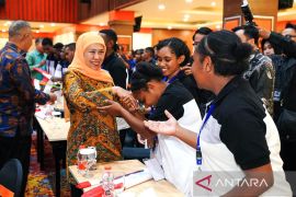Khofifah minta guru maksimal bimbing pelajar ADEM jadi generasi unggul