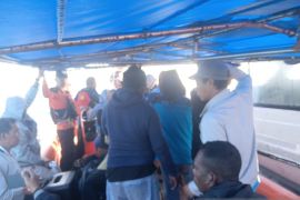 Tim SAR evakuasi 14 penumpang speedboat mati mesin di Kepulauan Aru