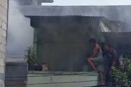 Gulkarmat kerahkan 20 personel padamkan kebakaran rumah di Jakut