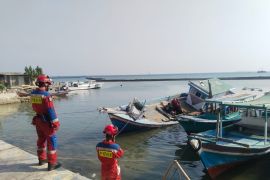 Gulkarmat evakuasi kapal karam di perairan Pulau Pari