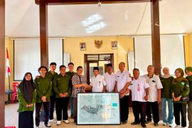 Mahasiswa Geografi UMS serahkan peta Desa Waru, perkuat pembangunan berbasis data spasial