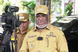 Pemkot Jayapura ajak para ayah antar anak di hari pertama sekolah bentuk dukungan moral