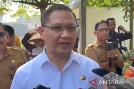 Dindik Jatim beri 42 ribu seragam gratis bagi pelajar tak mampu