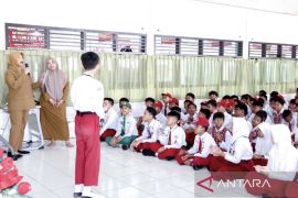 Sekda Kota Samarinda tanamkan budaya anti korupsi kepada siswa saat MPLS