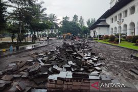 Gedung perpustakaan Jabar di Lapangan Gasibu Bandung dibongkar demi penataan Gedung Sate