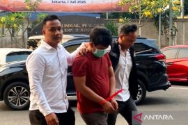 Indonesian police name suspect over school bomb threat