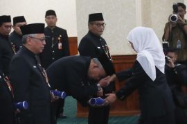 Khofifah rotasi enam pejabat pimpinan tinggi pratama Pemprov Jatim