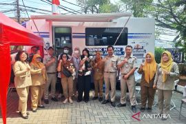 Pemkot Jaktim pastikan klinik hewan keliling dukung kesehatan satwa