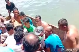 Penyelam lokan Mukomuko gunakan perahu antisipasi serangan buaya