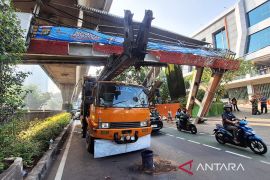 DKI Kemarin, sampah Rusun Waduk Pluit hingga truk tabrak JPO