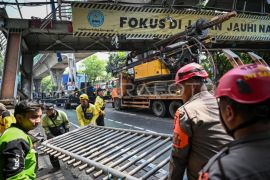 Usai JPO dirobohkan, pengendara bisa lewati Jalan Tendean arah Blok M