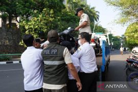 Motor ASN Pemkot Jaksel diderek karena langgar aturan Rabu wajib naik transportasi